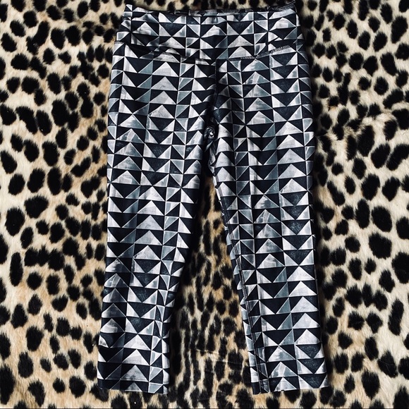 Nike dri-fit cropped workout leggings - Picture 1 of 5